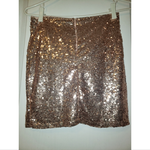 Rose-Gold Sequin Mini Skirt - Picture 4 of 4